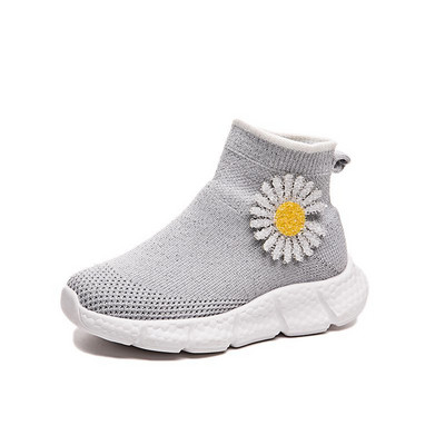 Patogūs vaikiški sportbačiai mergaitėms grubiu padu ir siuvinėjimais