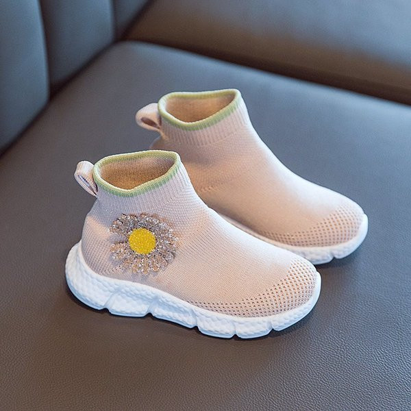 Patogūs vaikiški sportbačiai mergaitėms grubiu padu ir siuvinėjimais