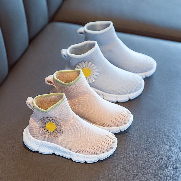 Patogūs vaikiški sportbačiai mergaitėms grubiu padu ir siuvinėjimais