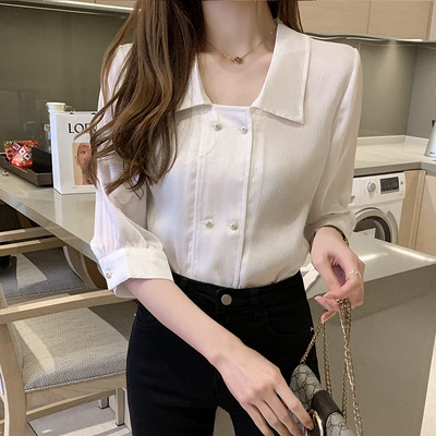 Női ing négyzet alakú nyakkivágással, gombokkal és 3/4-es ujjakkal