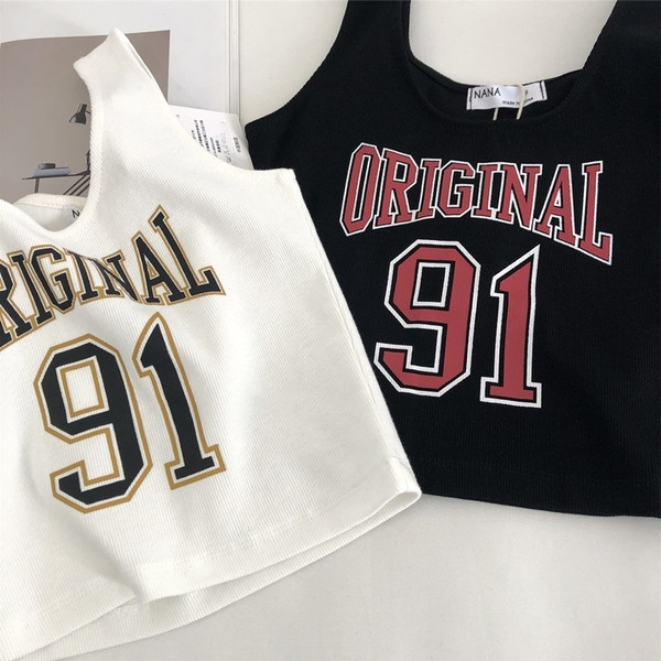 Aktuális női felső, széles pántokkal és rátéttel