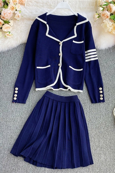 Set modern de dama de fusta scurta si vesta