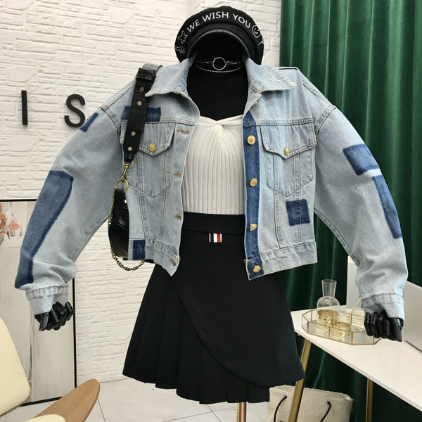 Χρωματιστό  γυναικείο μπουφάν τζιν με τσέπες