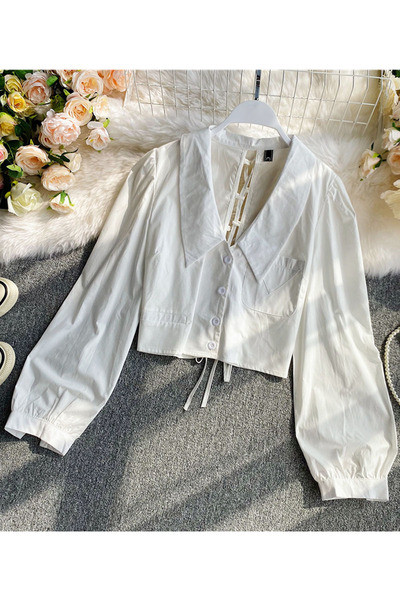 Pašreizējais sieviešu īss krekls ar saitēm un pogām