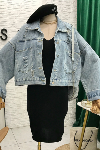 Φαρδύ μοντέλο τζιν μπουφάν με τσέπες και σκισμένα μοτίβα