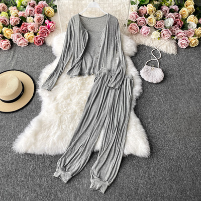 Naiste vabaaja komplekt pikkadest pükstest ja pluusist