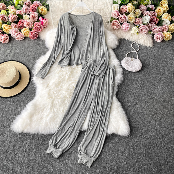 Naiste vabaaja komplekt pikkadest pükstest ja pluusist