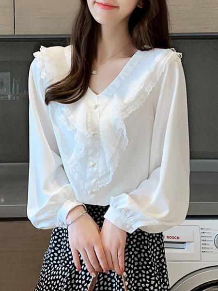 Cămașă elegantă de damă în alb, cu decolteu spitz și mâneci lungi