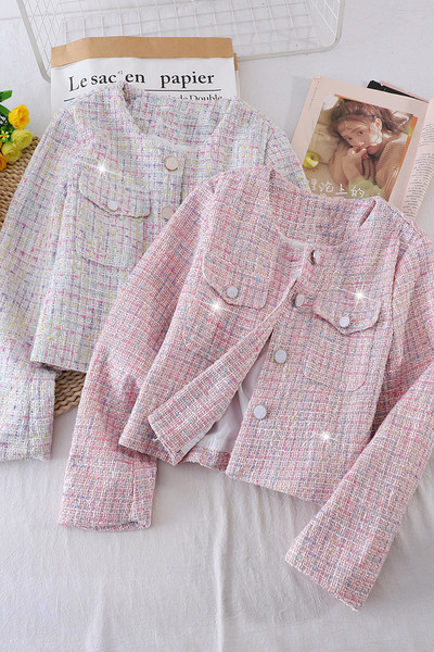 Jesenska ženska jakna sa ovalnim izrezom i džepovima