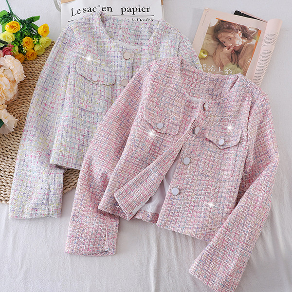 Jesenska ženska jakna sa ovalnim izrezom i džepovima