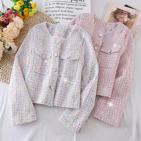 Jesenska ženska jakna sa ovalnim izrezom i džepovima