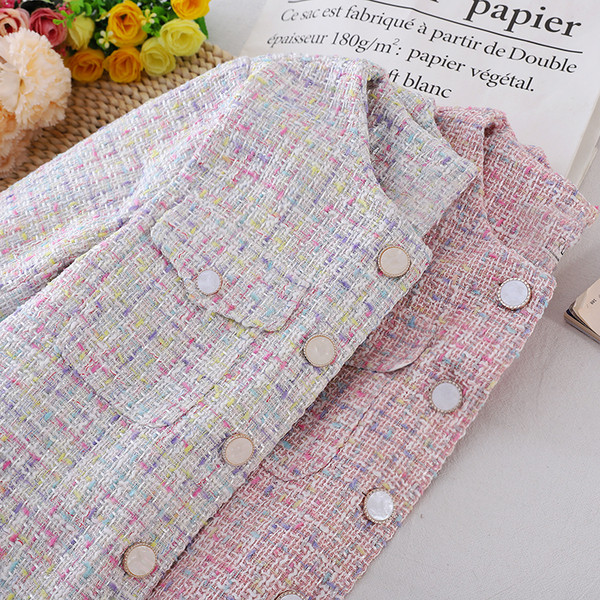 Jesenska ženska jakna sa ovalnim izrezom i džepovima