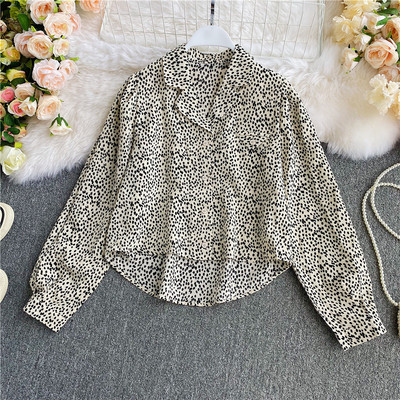 Stiilne naiste särk klassikalise kraega - asümmeetriline mudel