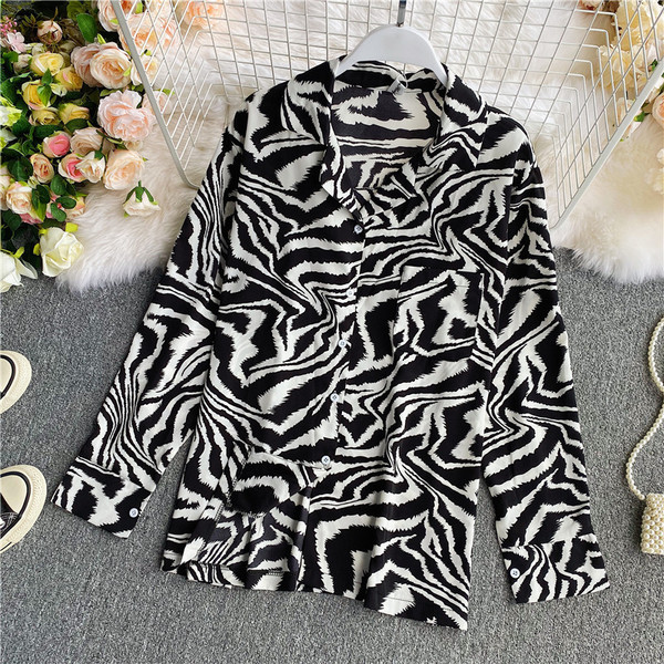 Moodne kahevärviline tasku ja nööpidega naiste särk