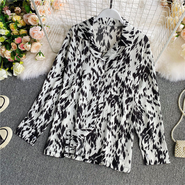 Moodne kahevärviline tasku ja nööpidega naiste särk