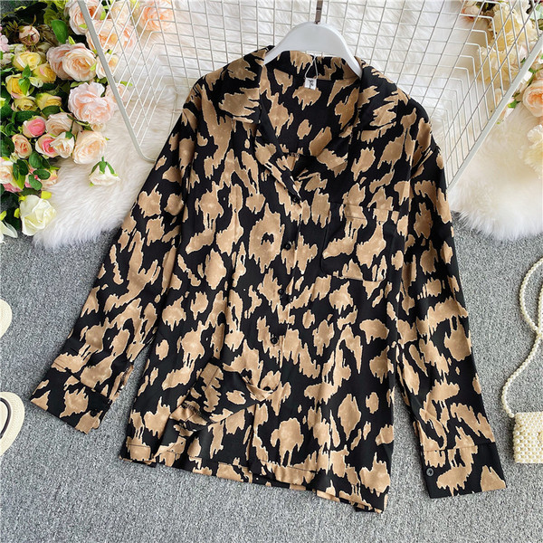 Moodne kahevärviline tasku ja nööpidega naiste särk