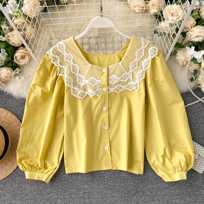 Γυναικείο πουκάμισο με τετράγωνο ντεκολτέ και δαντέλα