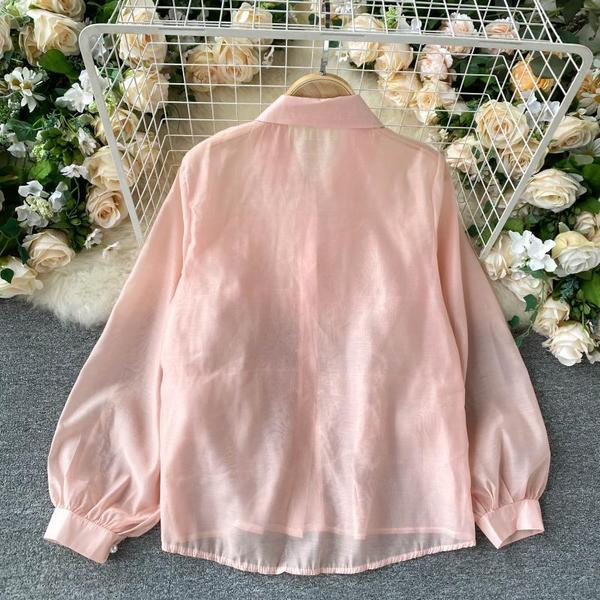 Cămașă modernă de damă cu tul și perle