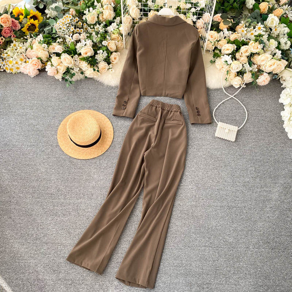 Καθημερινό γυναικείο σετ από δύο μέρη - σακάκι και μακρύ παντελόνι σε διάφορα χρώματα