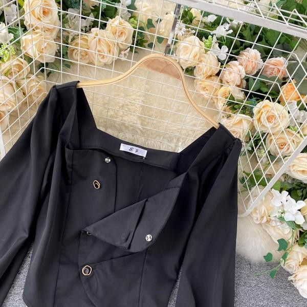 Cămașă de damă asimetrică cu nasturi și decolteu pătrat