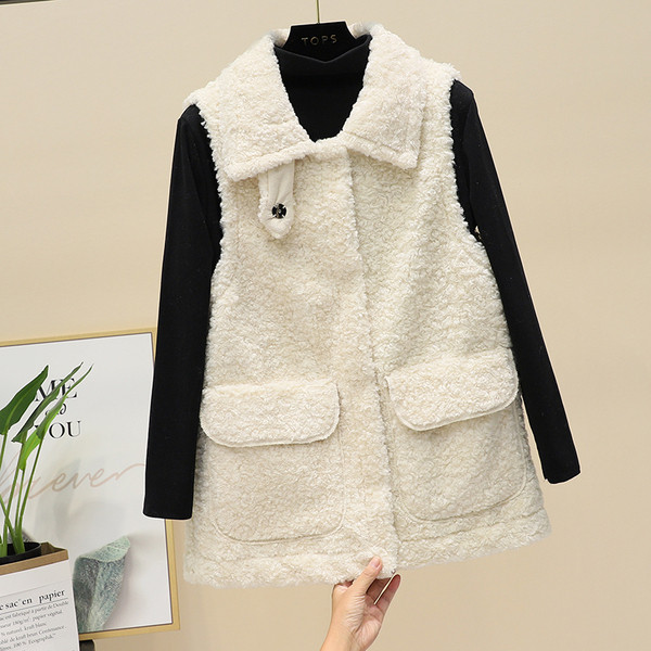 Praegune naiste vest taskutega