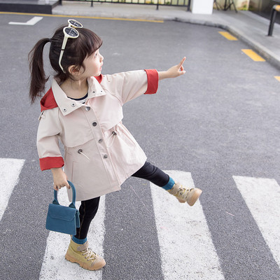 Μοντέρνο παιδικό παλτό με κορδόνια και κουκούλα για κορίτσια