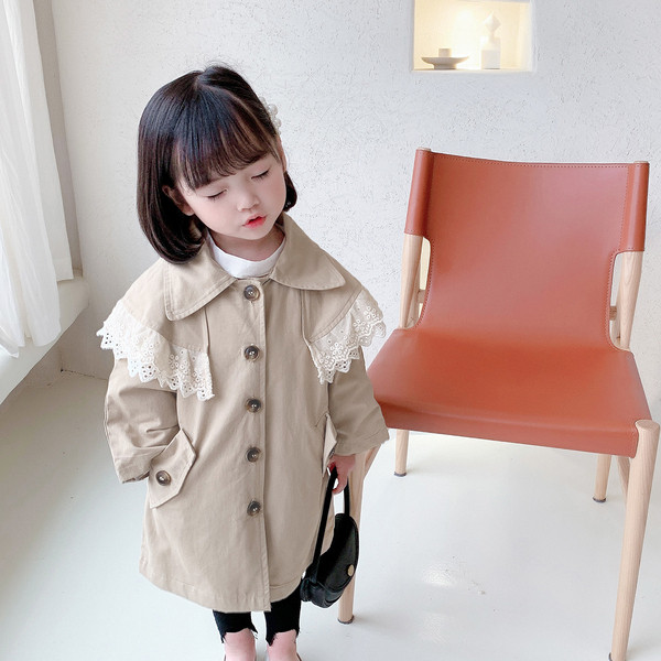 Φθινοπωρινό παιδικό μπουφάν για κορίτσια με κλασικό κολάρο και δαντέλα