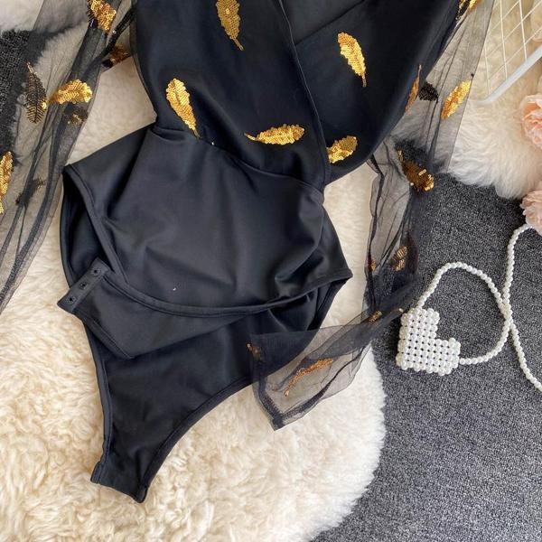 Moteriškas kasdienis bodis su tiulio rankovėmis ir blizgaus efekto juodos spalvos