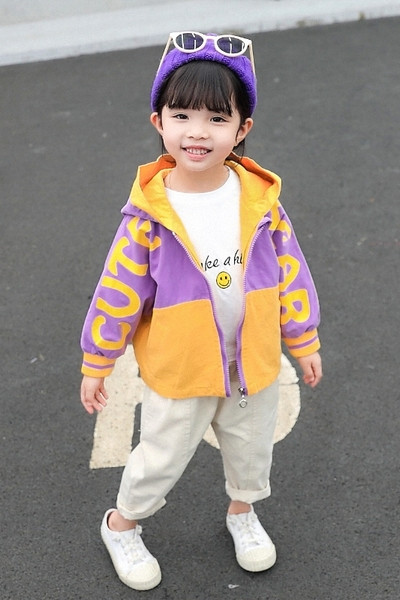 Napi gyerekkabát lányoknak kapucnival és rátéttel