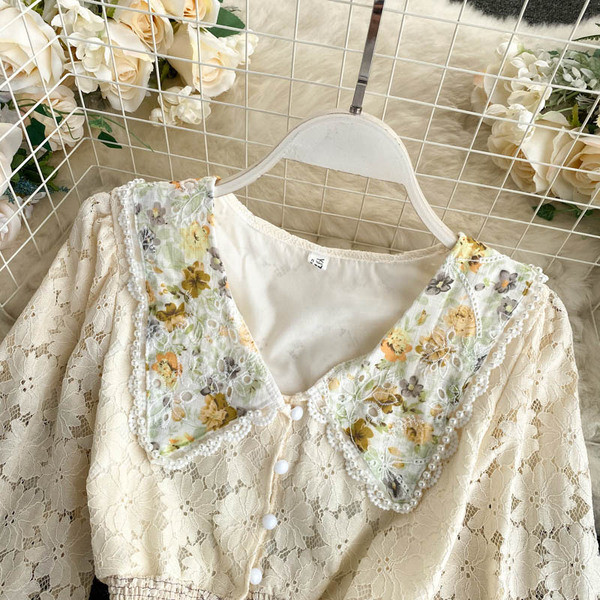 Rövid női ing csipkeujjakkal és gumírozott derékkal