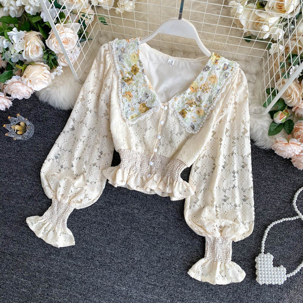 Rövid női ing csipkeujjakkal és gumírozott derékkal