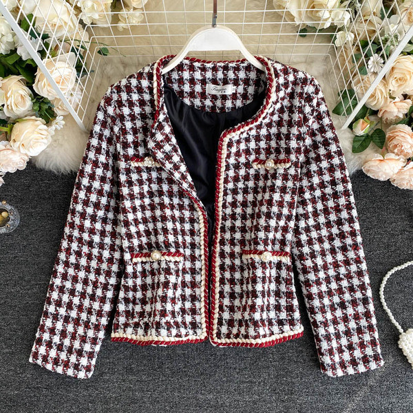 Stílusos női őszi kabát retro stílusban, zsebekkel