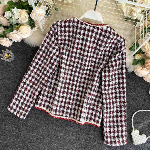 Stílusos női őszi kabát retro stílusban, zsebekkel