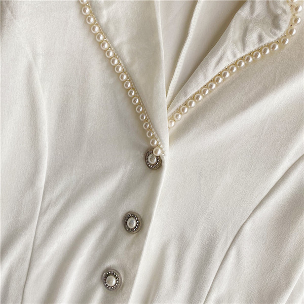 Κομψό γυναικείο πουκάμισο με διακοσμητικές πέρλες  και φαρδιά μανίκια