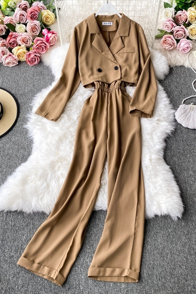 Moodne naiste komplekt kombinesoonist ja jakist