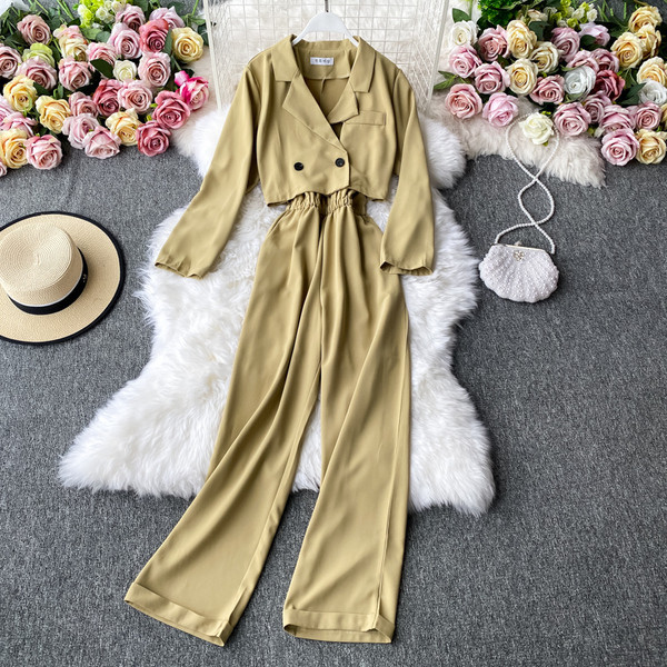 Moodne naiste komplekt kombinesoonist ja jakist