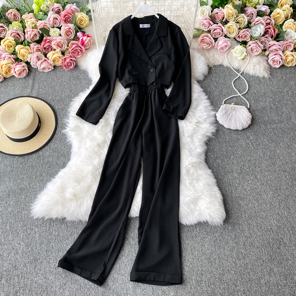 Moodne naiste komplekt kombinesoonist ja jakist