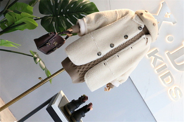 Κομψό παιδικό παλτό για κορίτσια με κλασικό κολάρο και κουμπιά