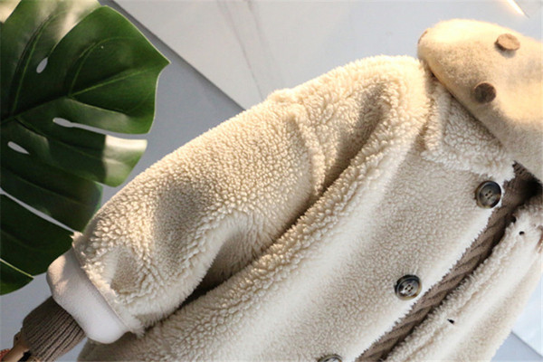 Κομψό παιδικό παλτό για κορίτσια με κλασικό κολάρο και κουμπιά