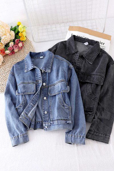 Geaca de dama din denim cu buzunare si nasturi