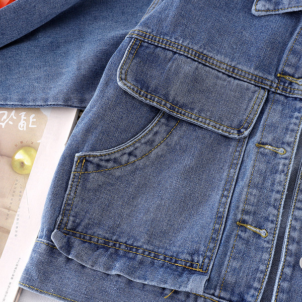 Geaca de dama din denim cu buzunare si nasturi