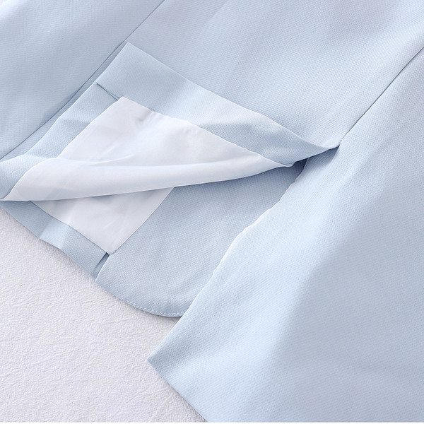 Стилно дамско палто с колан на талията и джобове