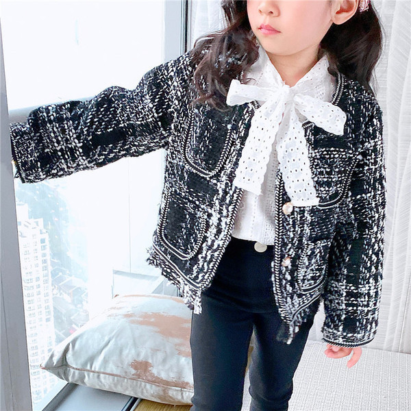 Κομψό παιδικό μπουφάν για κορίτσια με οβάλ ντεκολτέ