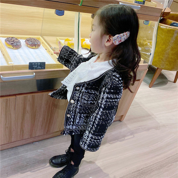 Κομψό παιδικό μπουφάν για κορίτσια με οβάλ ντεκολτέ