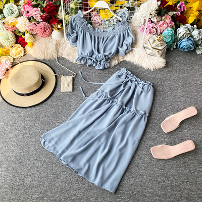 Μοντέρνο γυναικείο σετ από μακριά φούστα και μπλούζα