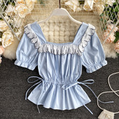 Moodne naiste särk kandilise kaelusega paeltega