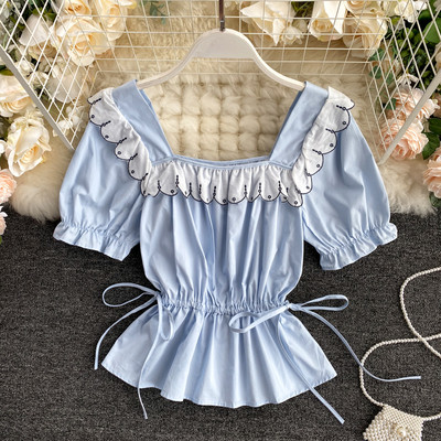 Moodne naiste särk kandilise kaelusega paeltega