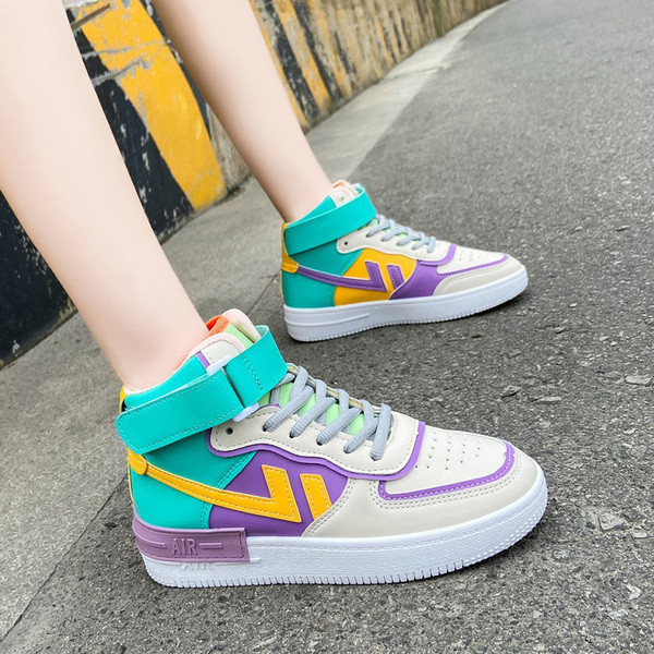 Naiste värvilised vabaaja tossud lameda tallaga