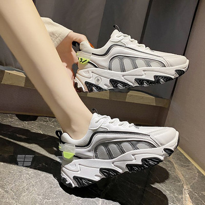 Casual γυναικεία αθλητικά παπούτσια με κορδόνια και επίπεδη σόλα σε λευκό χρώμα