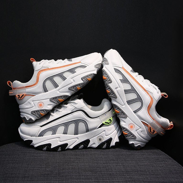 Casual γυναικεία αθλητικά παπούτσια με κορδόνια και επίπεδη σόλα σε λευκό χρώμα